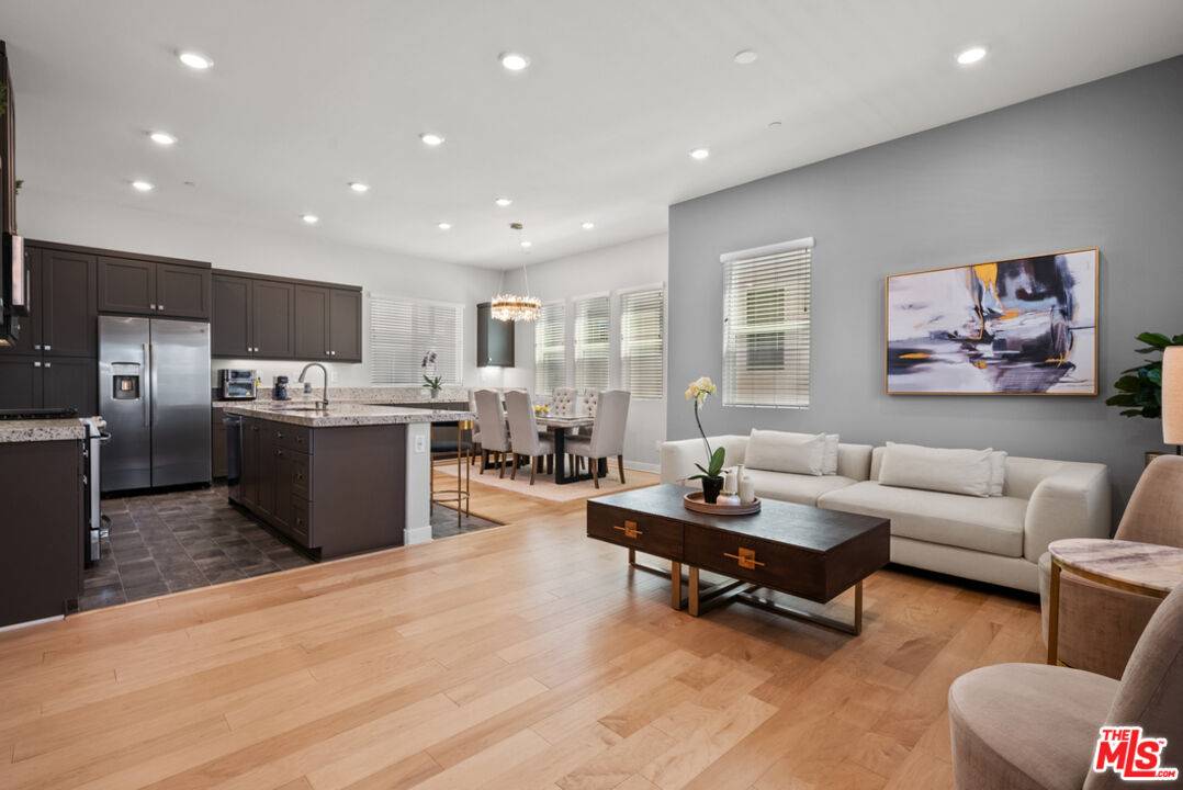 Valencia, CA 91381,27034 Hummingbird Ln