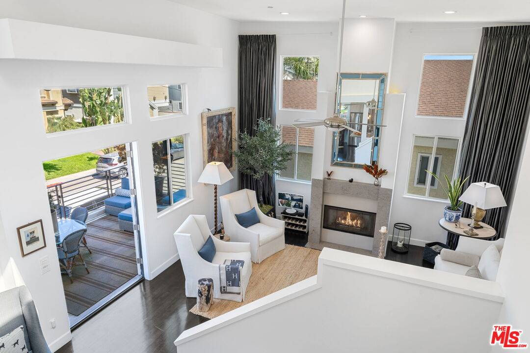 Redondo Beach, CA 90278,2002 Carnegie Ln #A