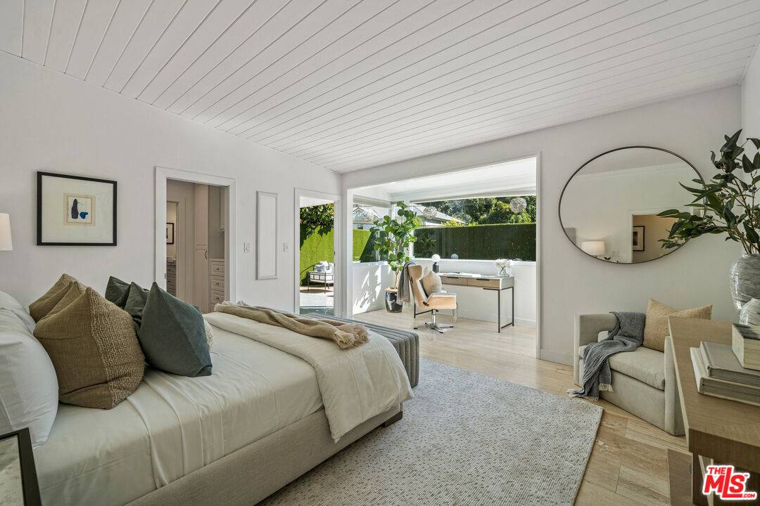 Beverly Hills, CA 90210,9614 Heather Rd