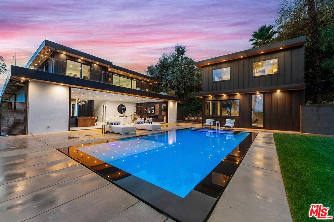 Beverly Hills, CA 90210,9031 Alto Cedro Dr