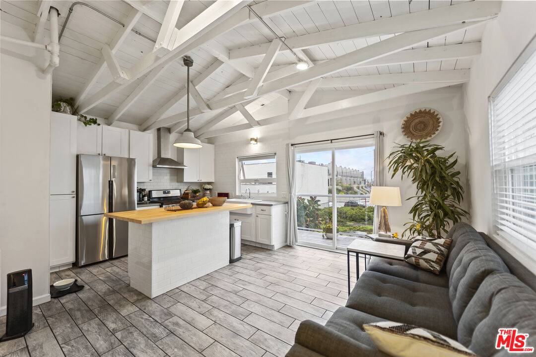Playa Del Rey, CA 90293,6712 S Culver Place
