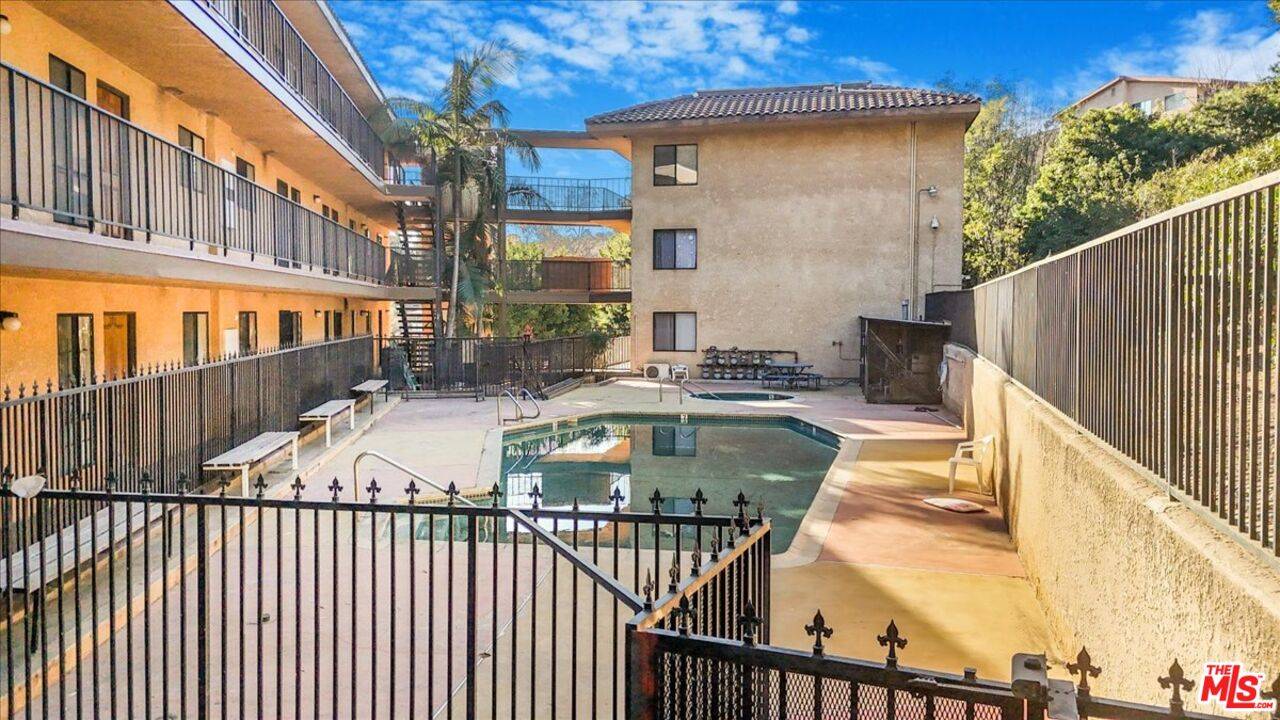 Los Angeles, CA 90042,5036 Echo St #408