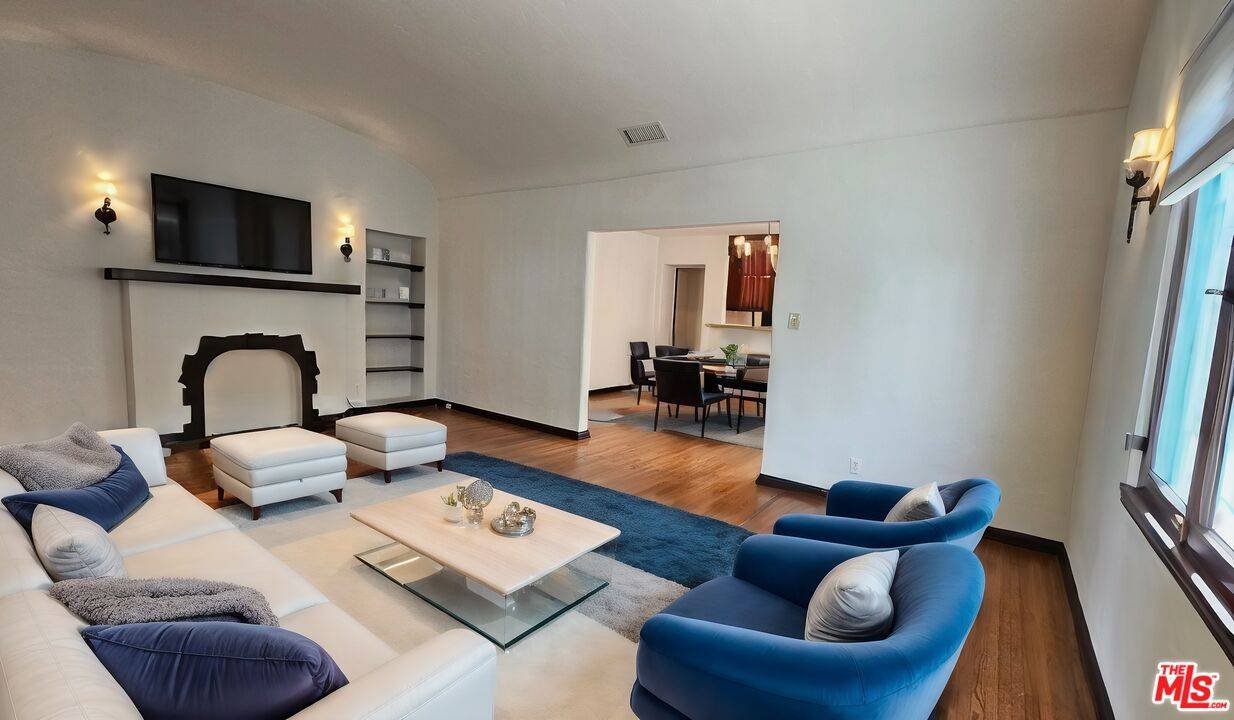 Los Angeles, CA 90048,6230 Lindenhurst Ave #6232