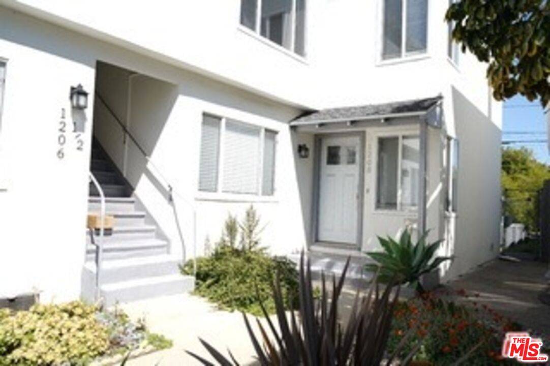 Los Angeles, CA 90019,1208 S Cochran Ave