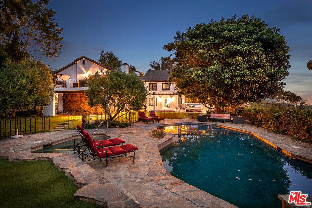 Los Angeles, CA 90049,1743 Westridge Rd