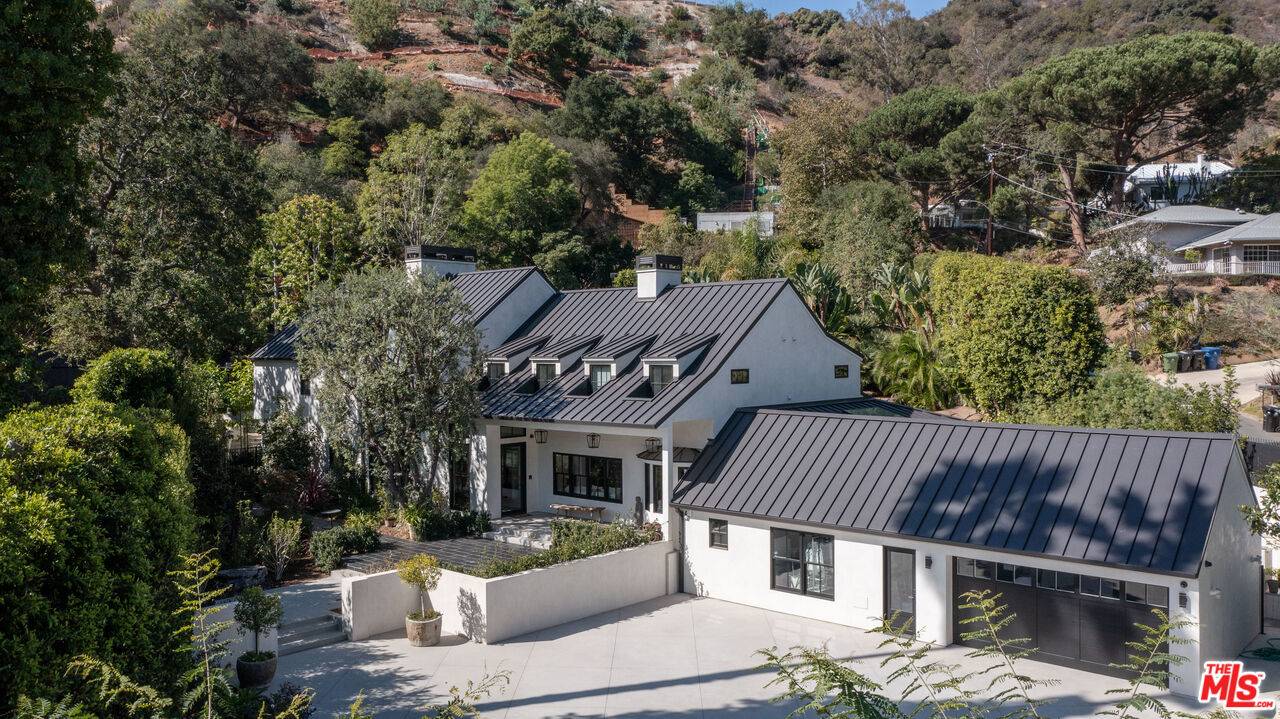 Beverly Hills, CA 90210,9620 Cedarbrook Dr