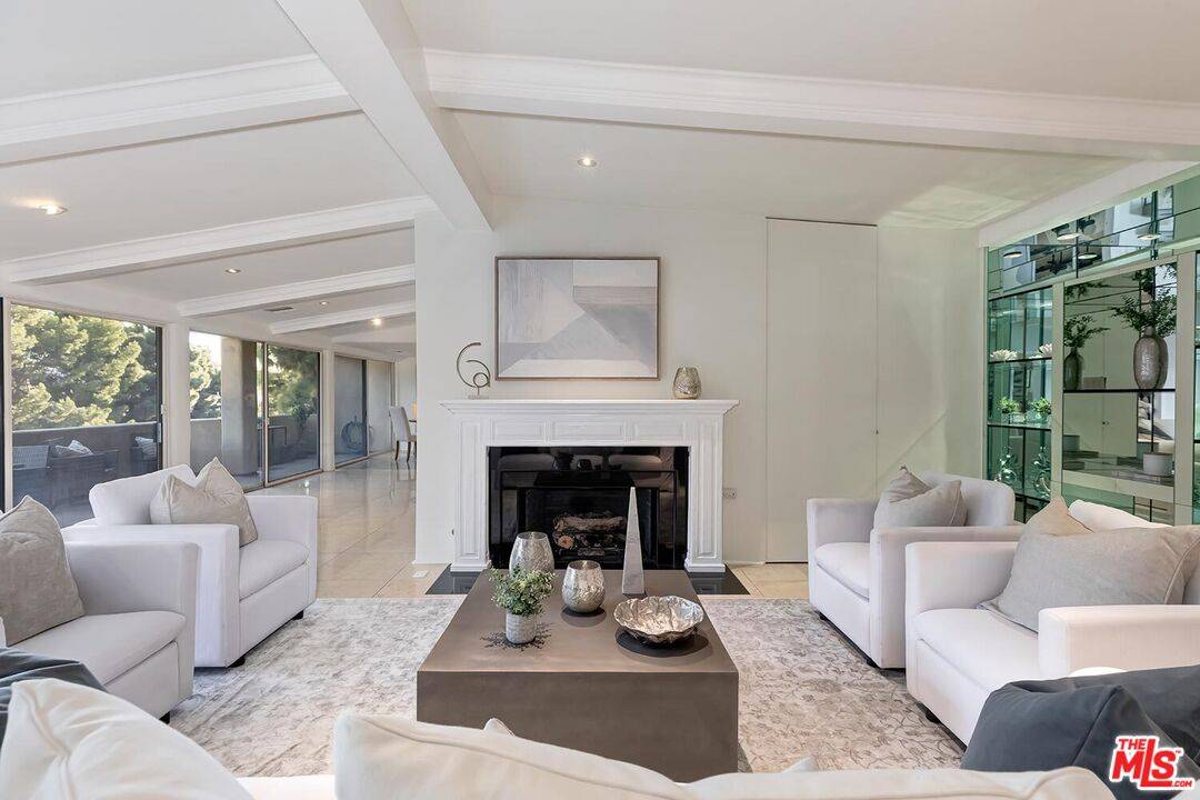 Los Angeles, CA 90067,2186 Century Woods Way