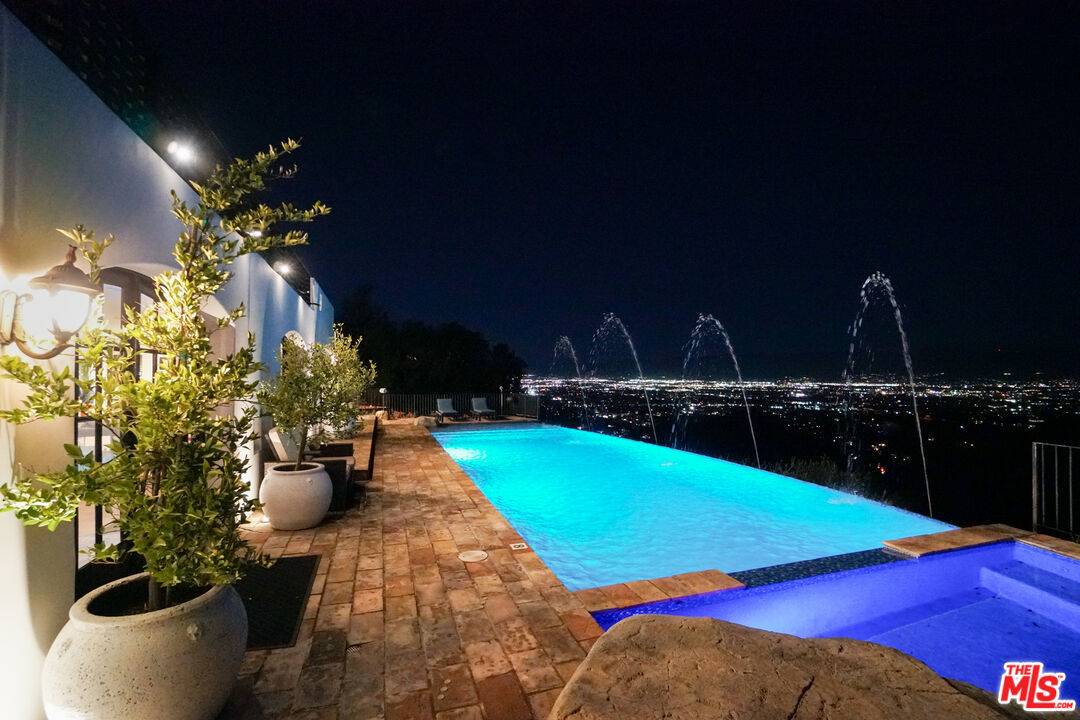 Beverly Hills, CA 90210,13211 Mulholland Dr