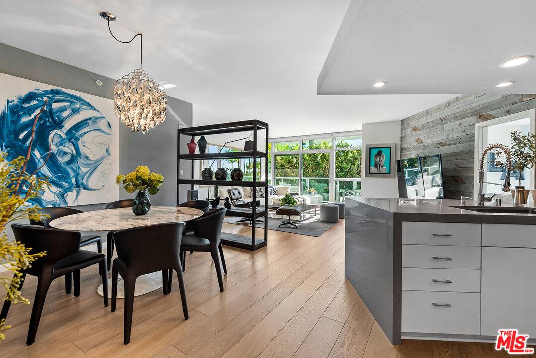 Marina Del Rey, CA 90292,13700 Marina Pointe Dr #529