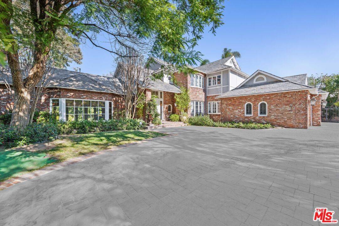 Tarzana, CA 91356,19333 Wells Dr