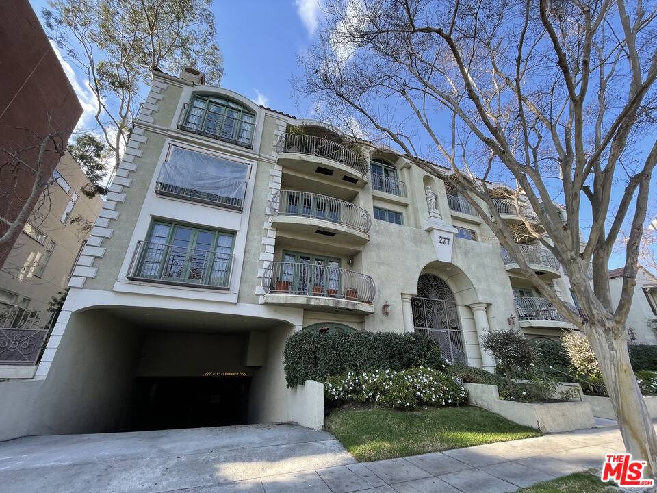 Beverly Hills, CA 90212,277 S Spalding Dr #303