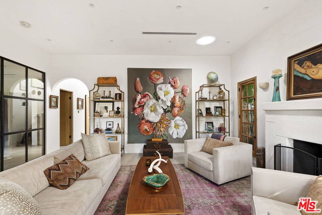 West Hollywood, CA 90046,918 N La Jolla Ave