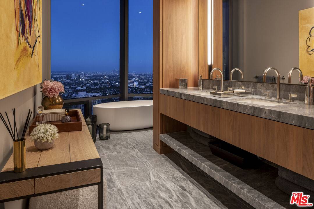 Los Angeles, CA 90067,211 Elm Court #25B