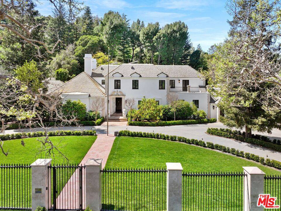 Sherman Oaks, CA 91423,3801 Longridge Ave