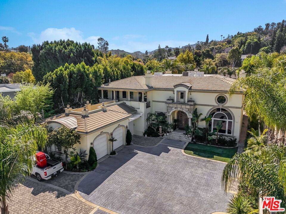 Encino, CA 91316,4777 White Oak Ave