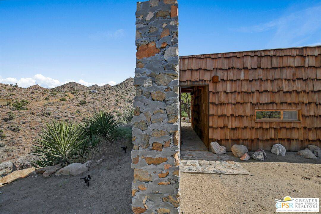 Joshua Tree, CA 92252,8828 Quail Haven Ln