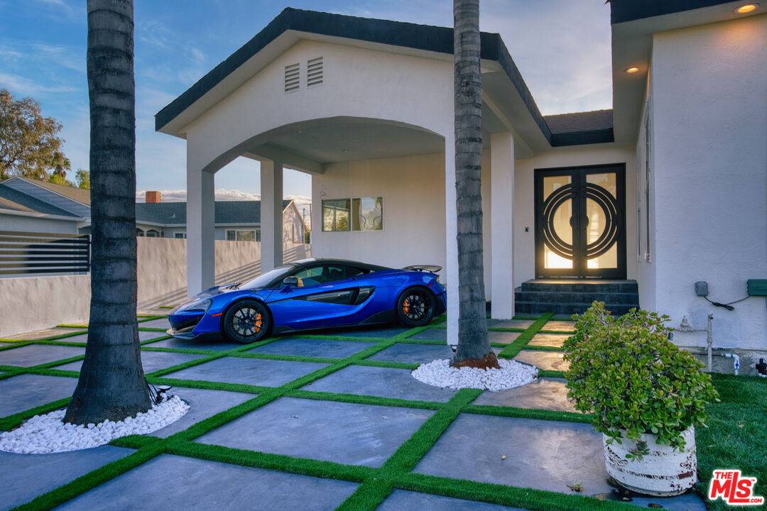 Northridge, CA 91343,9743 Monogram Ave