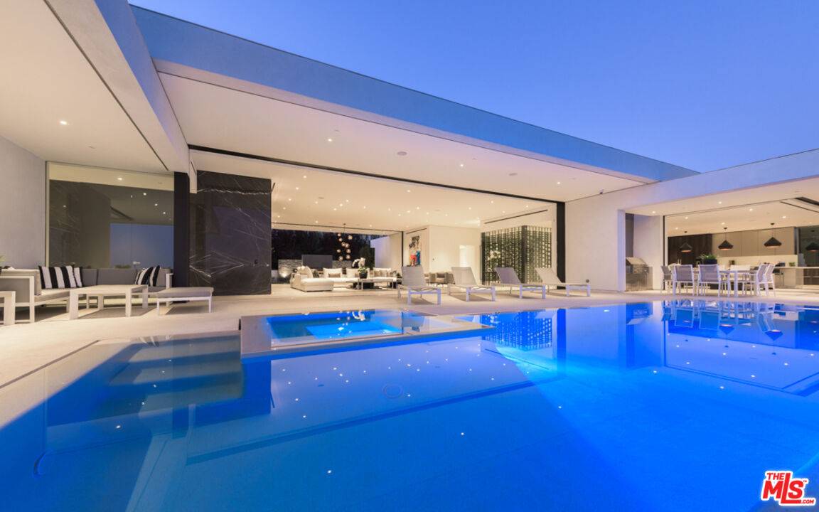Beverly Hills, CA 90210,1535 CARLA RDG