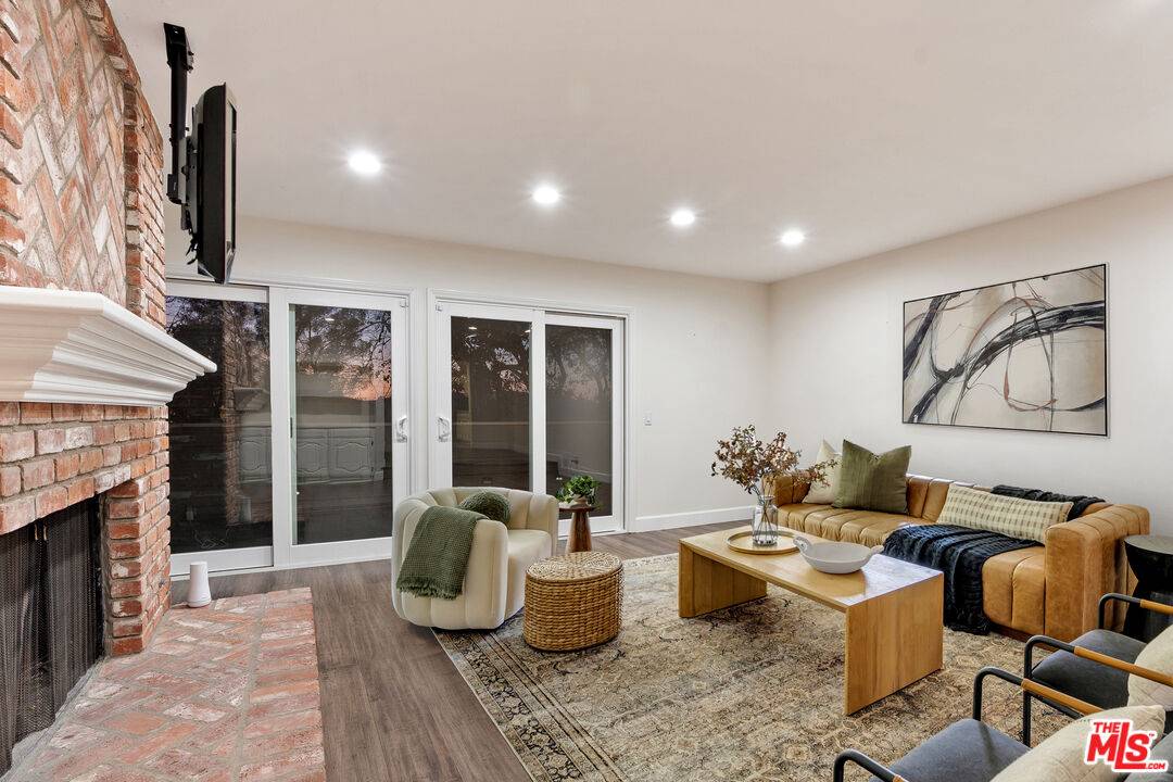 Westlake Village, CA 91362,4671 Club View Dr