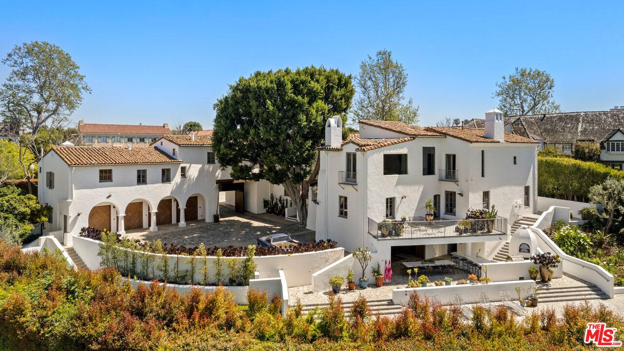 Los Angeles, CA 90004,211 S Muirfield Rd