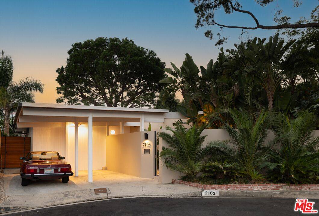 Los Angeles, CA 90046,2102 Ridgemont Dr