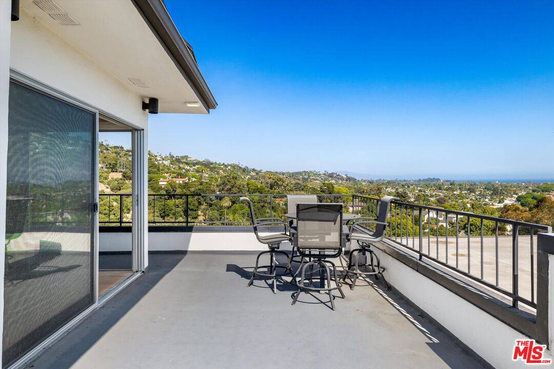 Santa Barbara, CA 93103,813 E Anapamu St #PenthouseB