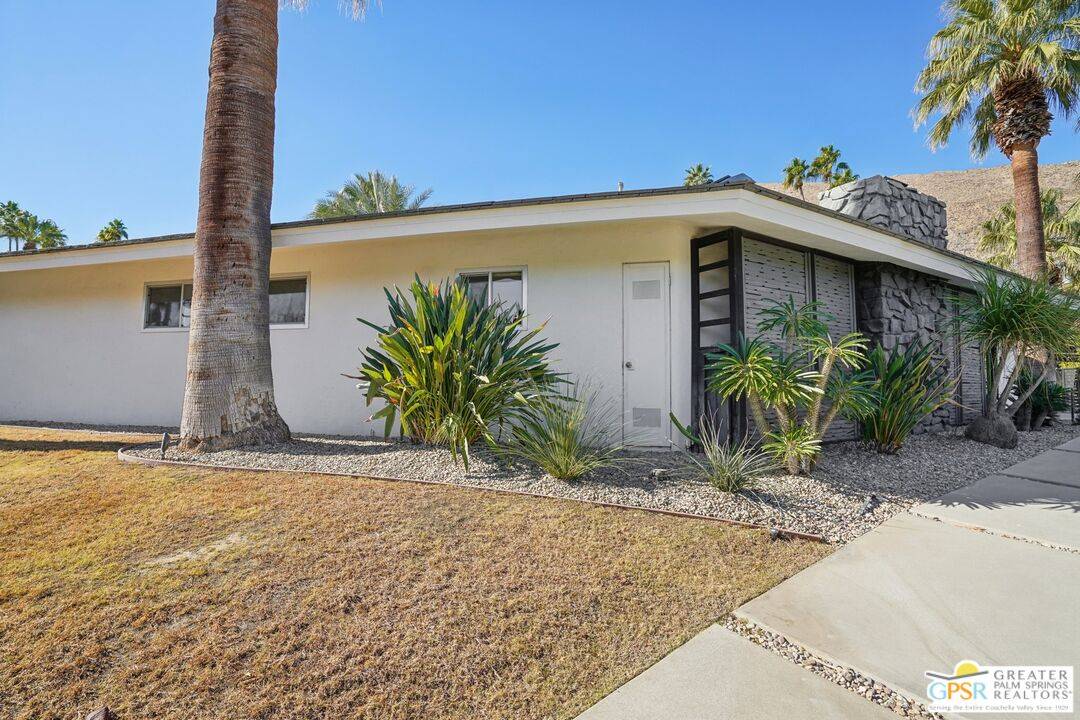 Palm Springs, CA 92264,215 W Camino Alturas