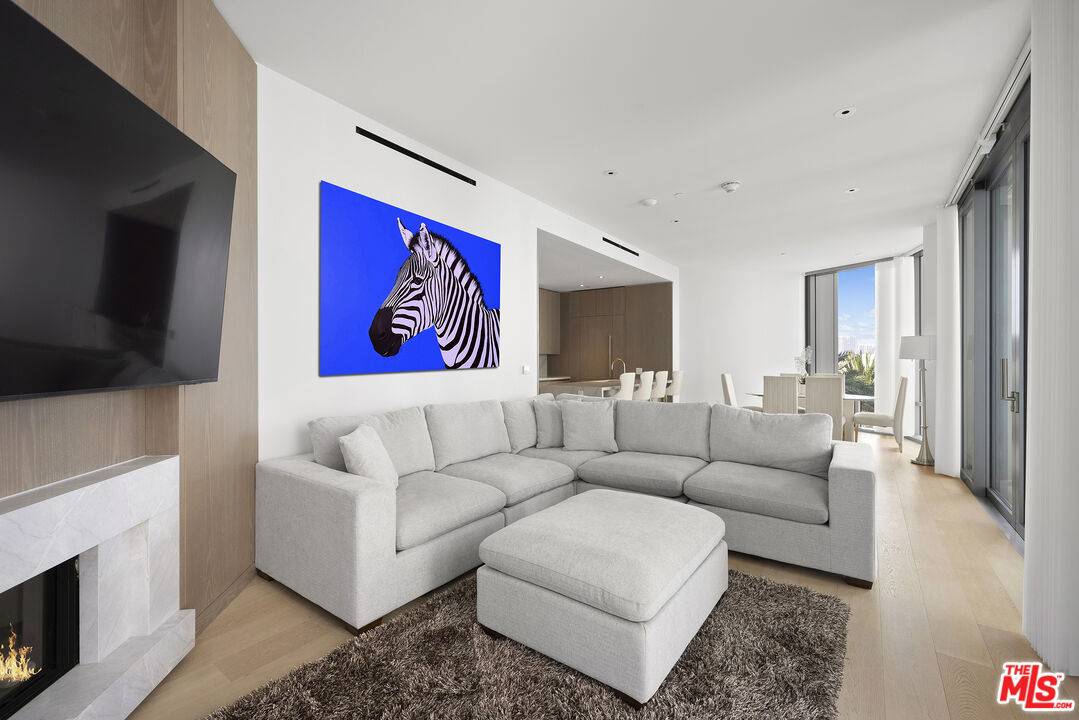Los Angeles, CA 90067,211 W Elm Ct #3D