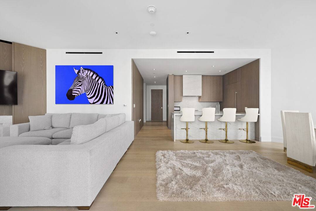 Los Angeles, CA 90067,211 W Elm Ct #3D