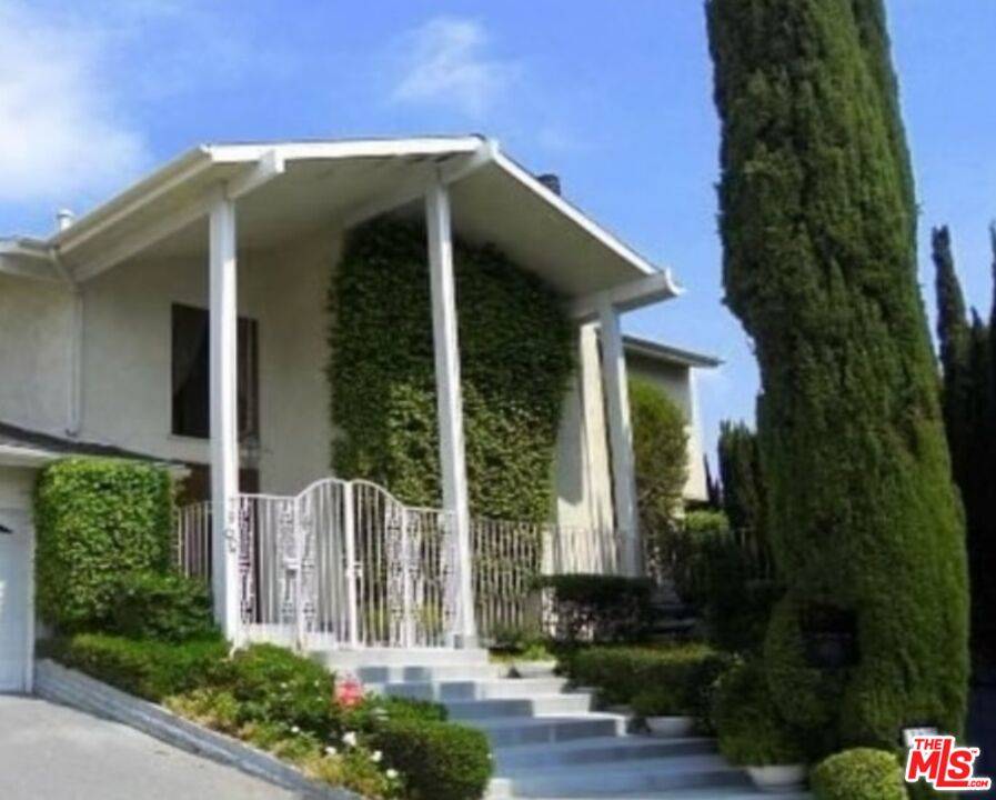 Los Angeles, CA 90046,7900 Zeus Dr