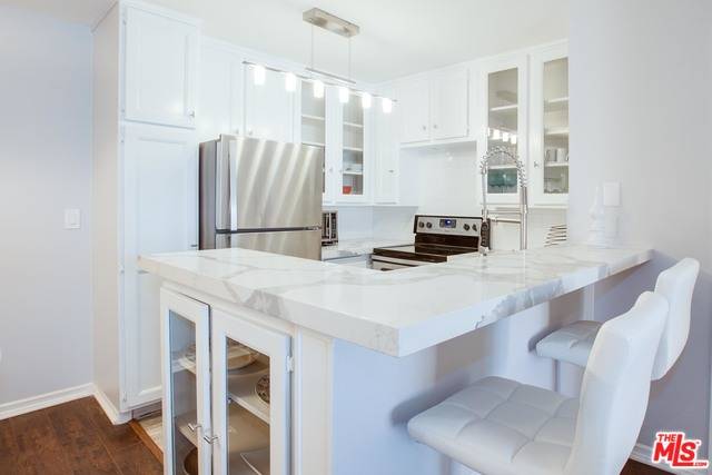 Los Angeles, CA 90049,11750 W SUNSET #208