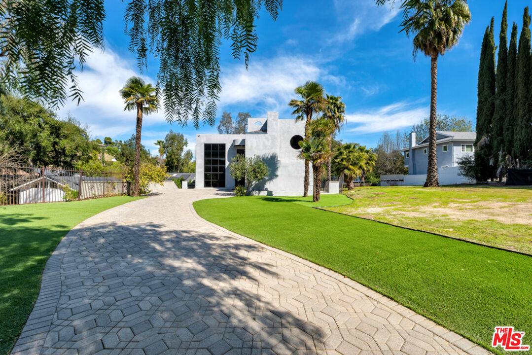 Woodland Hills, CA 91364,21329 Mulholland Dr