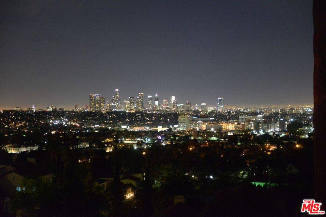 Los Angeles, CA 90027,2324 N Catalina St