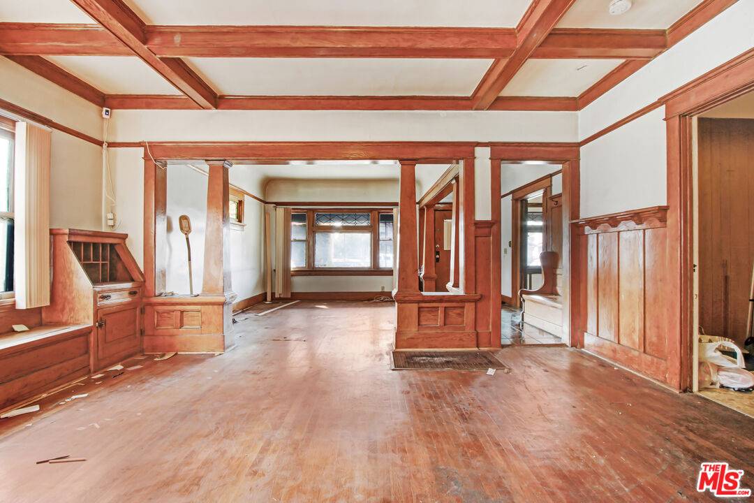 Los Angeles, CA 90037,227 W 52nd St