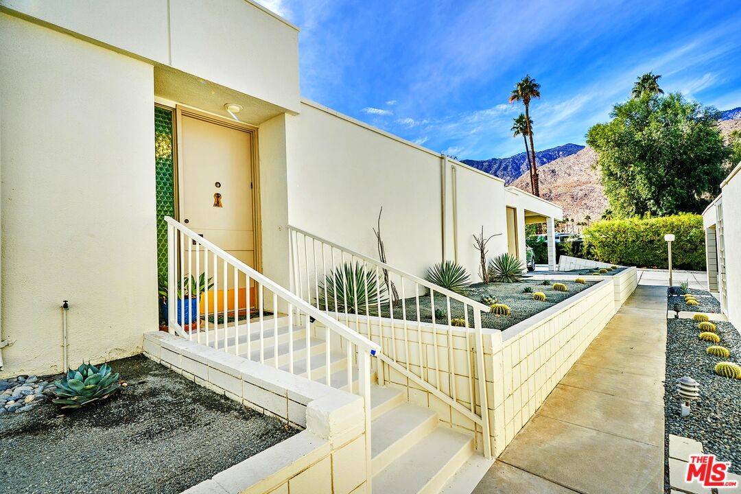 Palm Springs, CA 92264,760 E La Verne Way