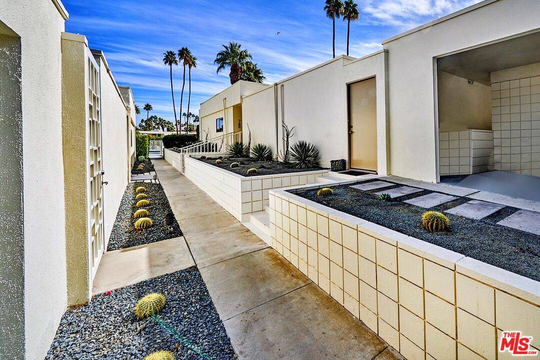 Palm Springs, CA 92264,760 E La Verne Way