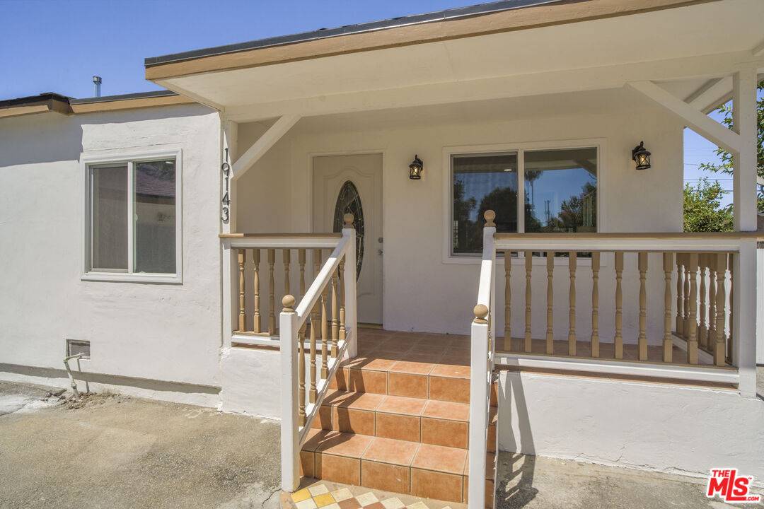 Tarzana, CA 91335,19143 Jovan St