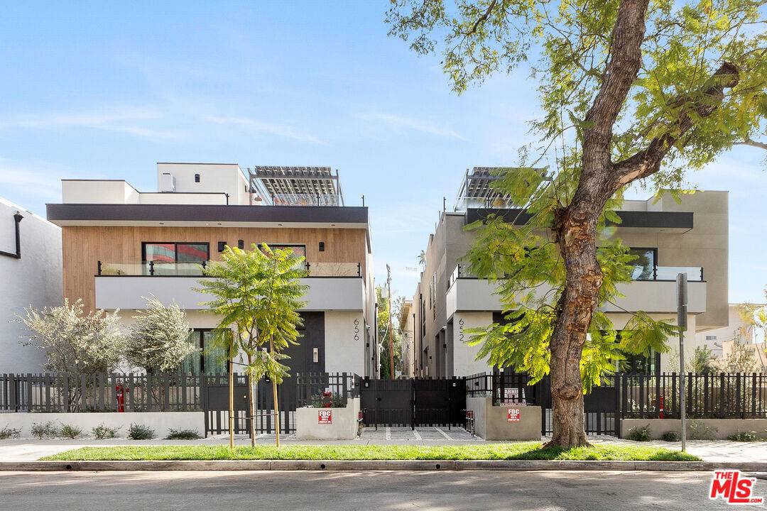 West Hollywood, CA 90069,656 Huntley Dr #102
