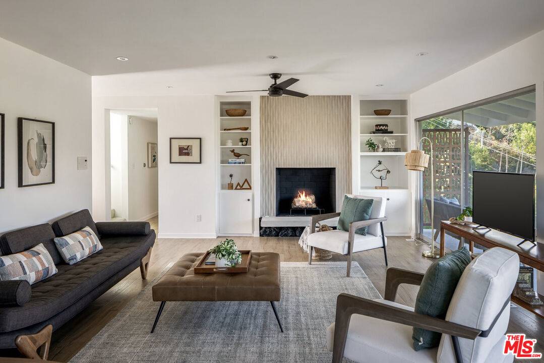 Los Angeles, CA 90068,2682 Hollyridge Dr