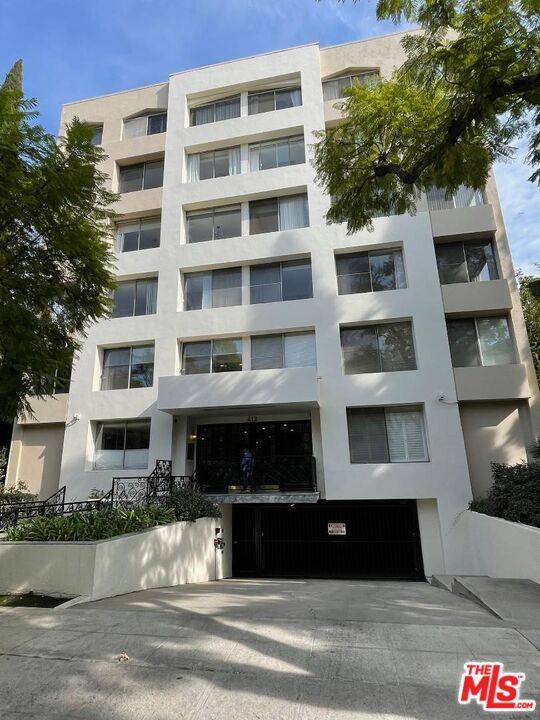 Beverly Hills, CA 90210,412 N Palm Dr #302