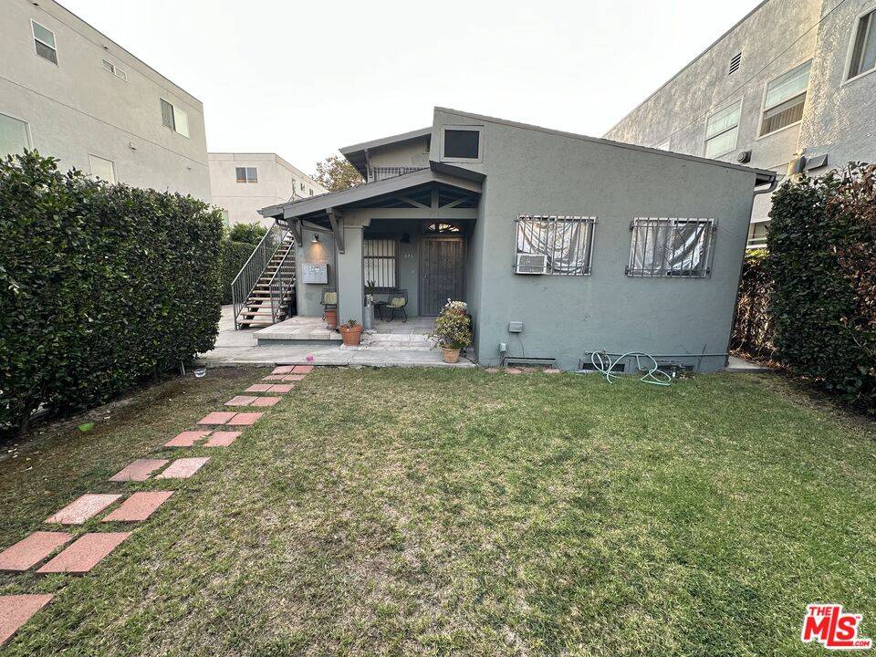 Los Angeles, CA 90038,971 N Wilton Pl