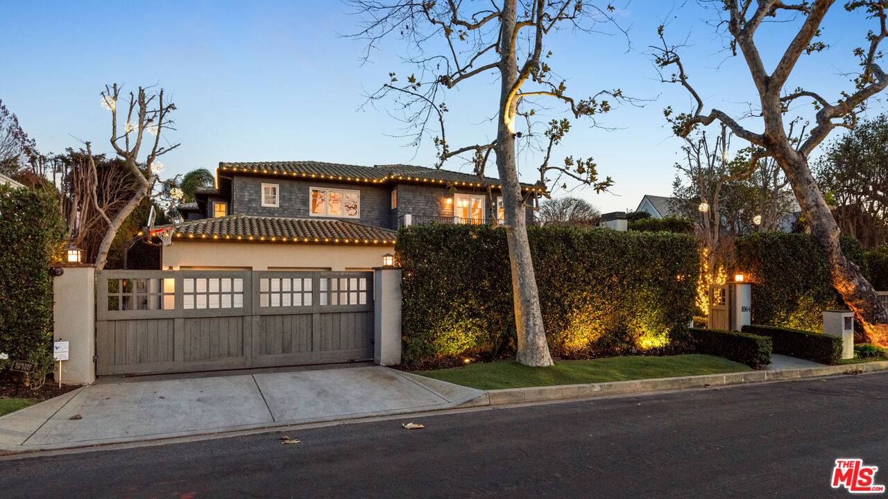 Pacific Palisades, CA 90272,1064 Amalfi Dr