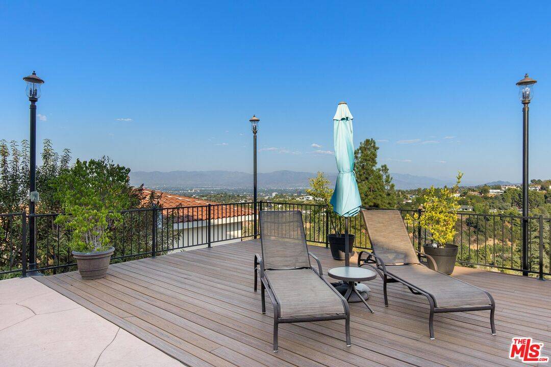Encino, CA 91436,16894 Encino Hills Dr