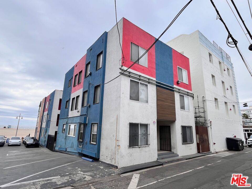 Venice, CA 90291,407 Ocean Front Walk