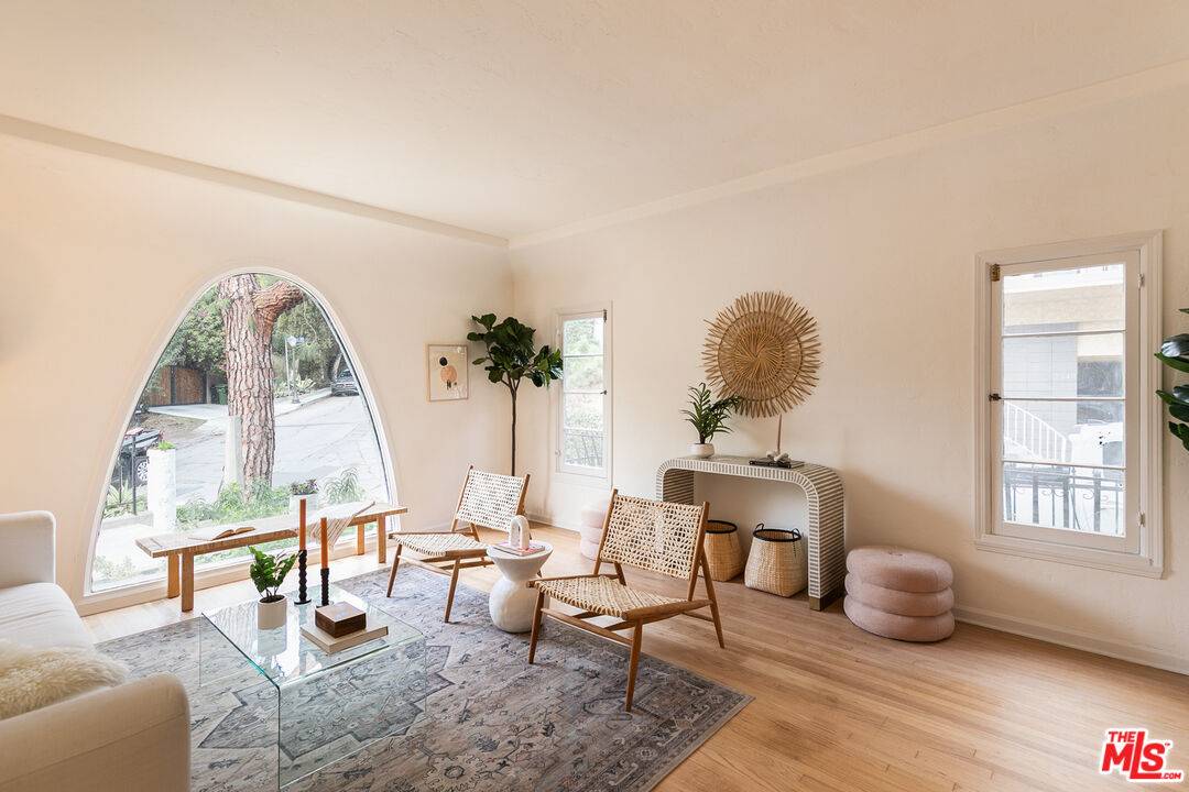 Los Angeles, CA 90039,3032 Angus ST