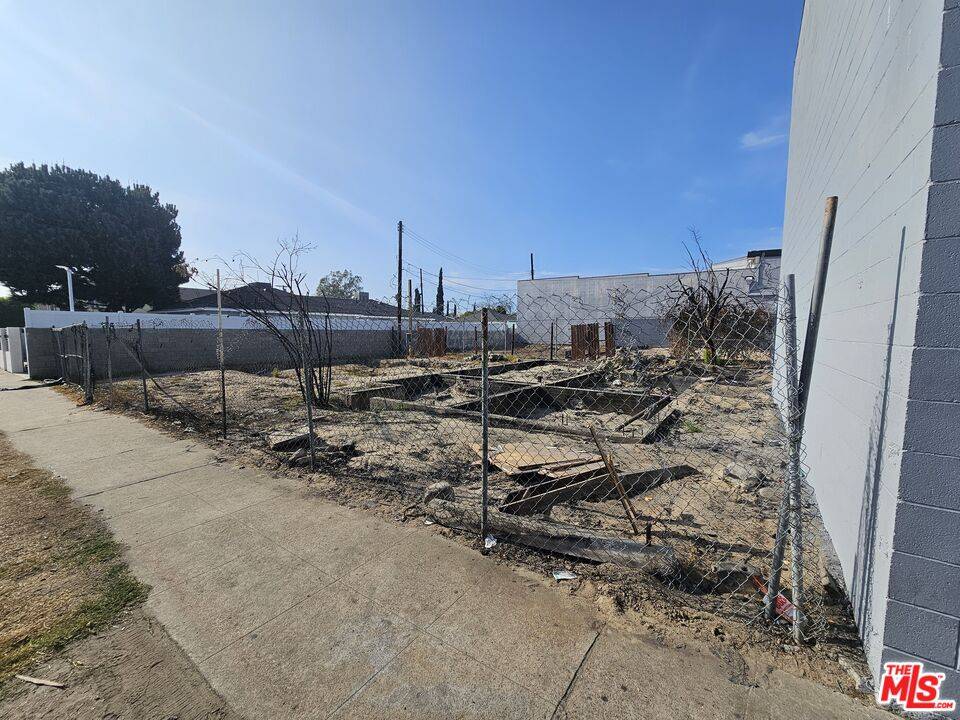 North Hollywood, CA 91606,6743 Irvine Ave