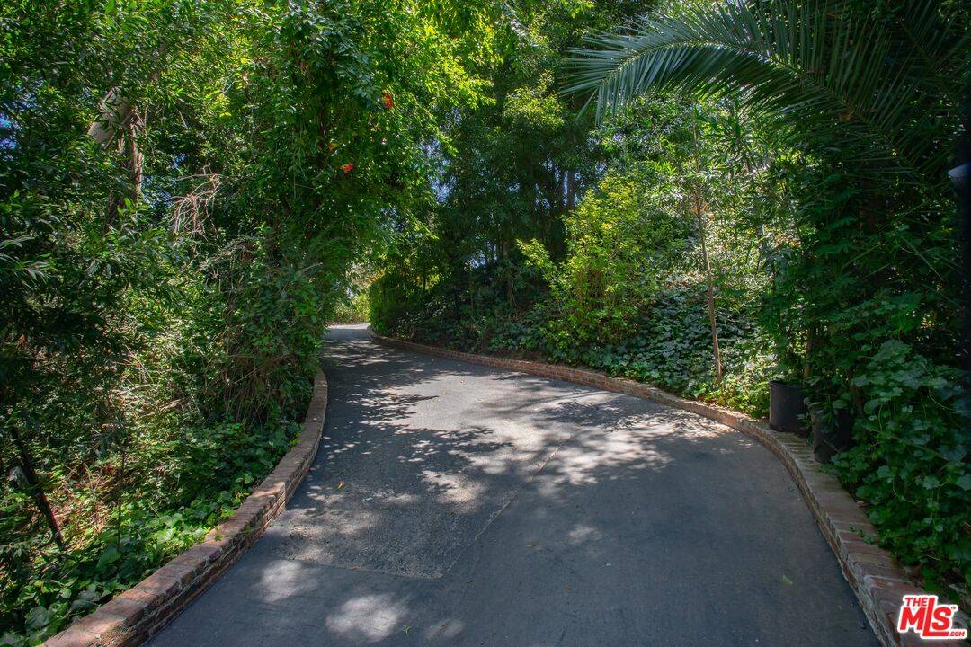 Los Angeles, CA 90049,250 S Canyon View Dr