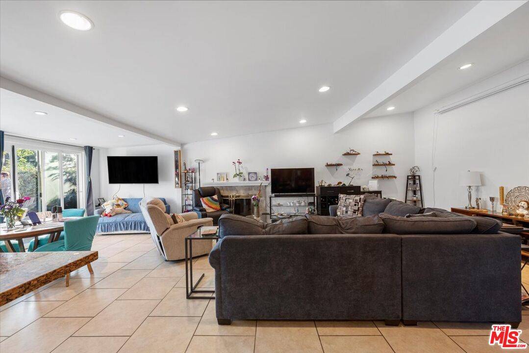 Reseda, CA 91335,17816 Lull St