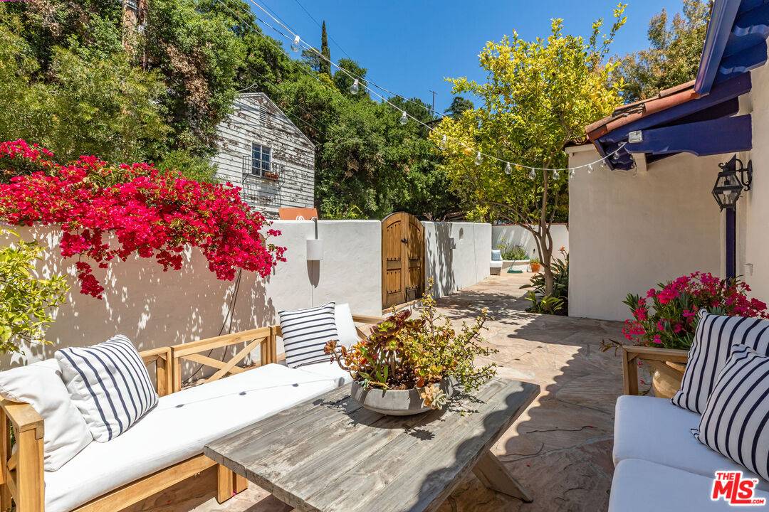 Los Angeles, CA 90046,8754 Arlene Terrace