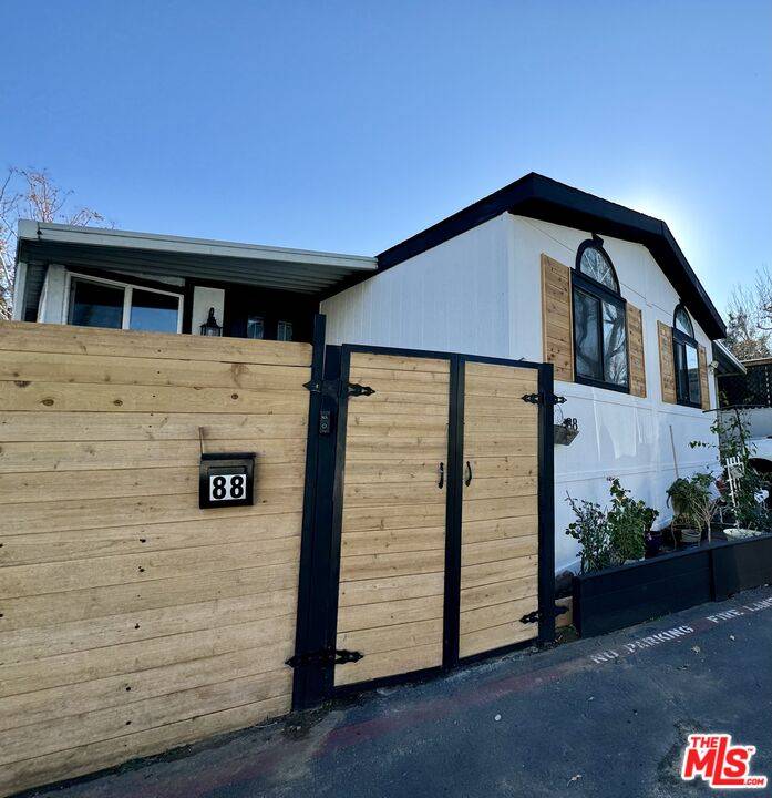 Newhall, CA 91321,25000 Hawkbryn Ave #88